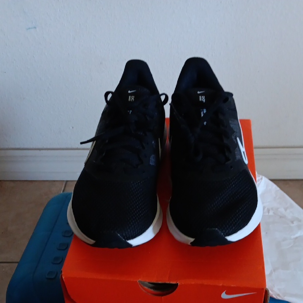 Nike Men's Black and White Athletic Shoes